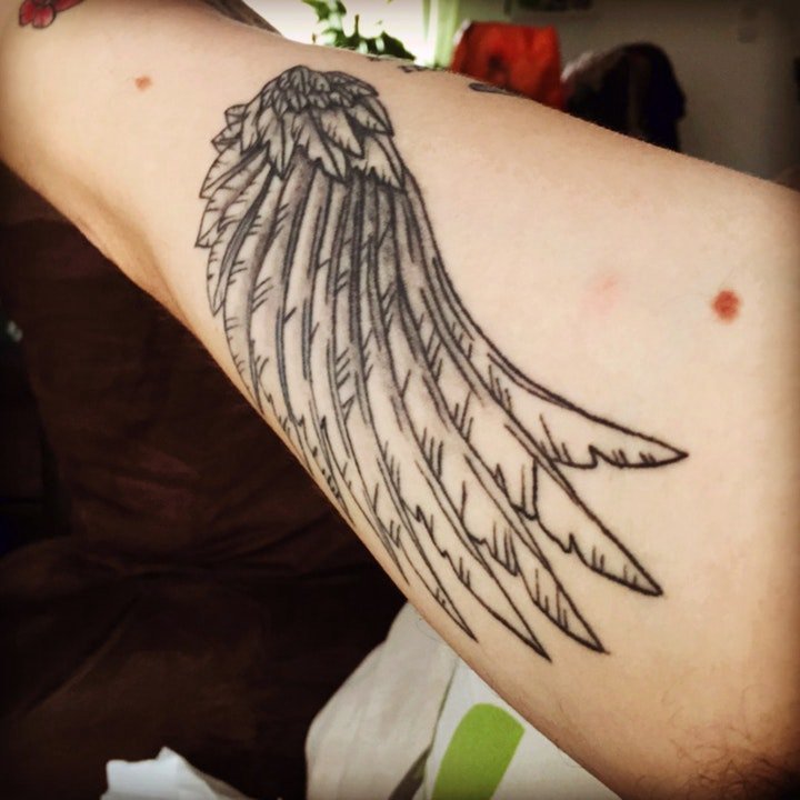点击大图看下一张：纹身翅膀图案 10张各种风格的羽毛翅膀纹身图案