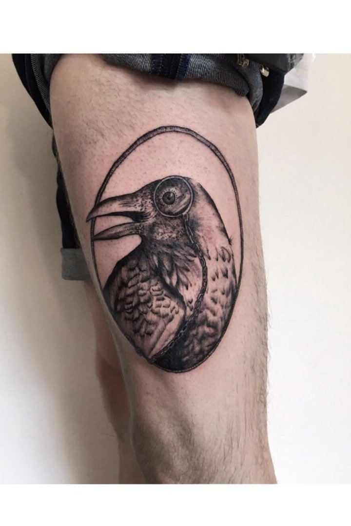 点击大图看下一张：乌鸦纹身图   9款设计巧妙的乌鸦纹身图案图片