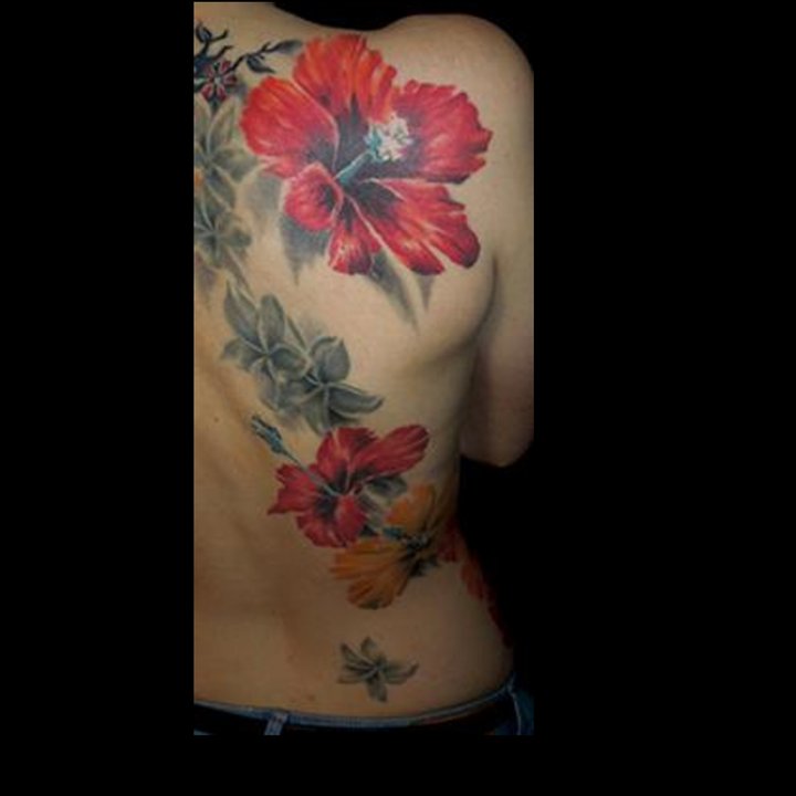 点击大图看下一张：纹身红色花  娇艳而又色彩绚丽的红色花朵纹身图案
