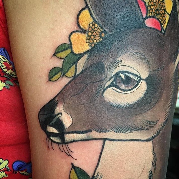 点击大图看下一张：小鹿纹身图案  漂亮温顺的小鹿纹身图案