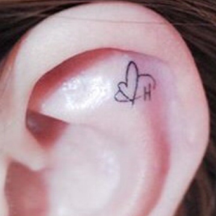 点击大图看下一张：纹身耳朵小图 技巧性十足的迷你9张耳朵纹身图案