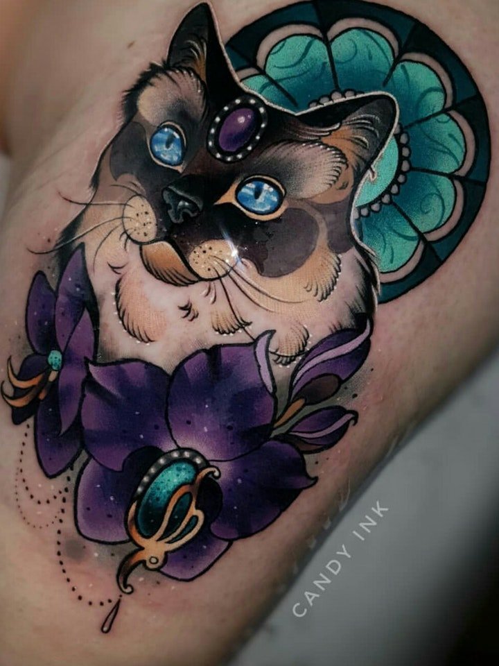 点击大图看下一张：猫的纹身图案 形态各异或彩绘或黑灰风格猫的纹身图案