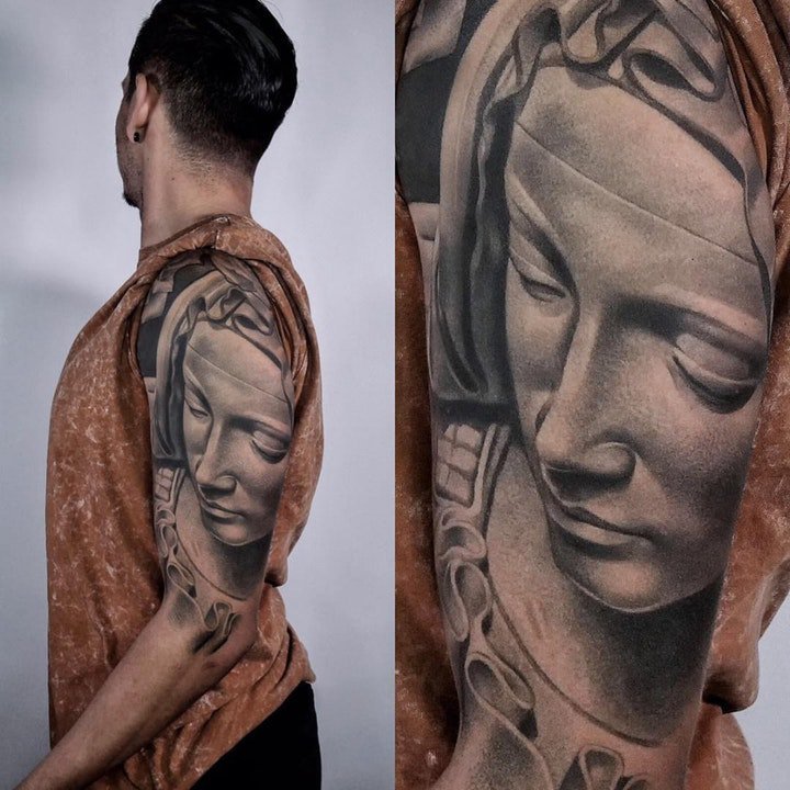 点击大图看下一张：圣母纹身图  万古颂扬的圣母怜子纹身图案