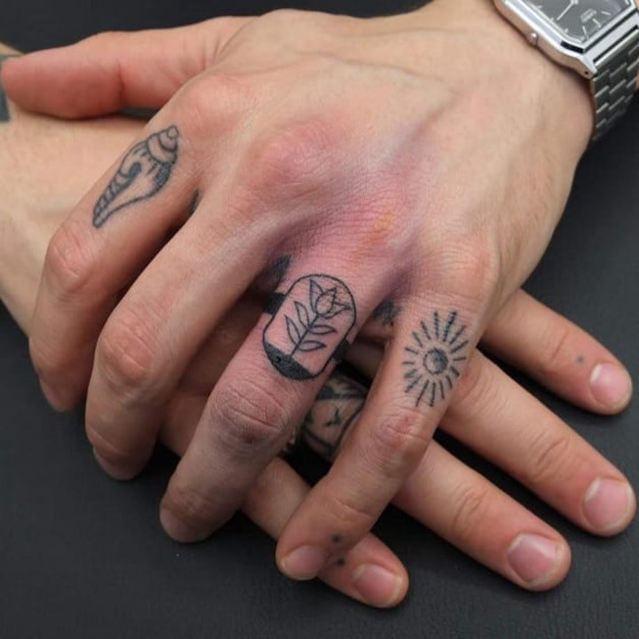 点击大图看下一张：手指纹身图  简单却不失创意的手指纹身图案