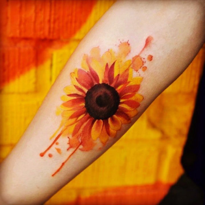 点击大图看下一张：向日葵纹身图案 8款彩绘纹身植物的向日葵纹身图案