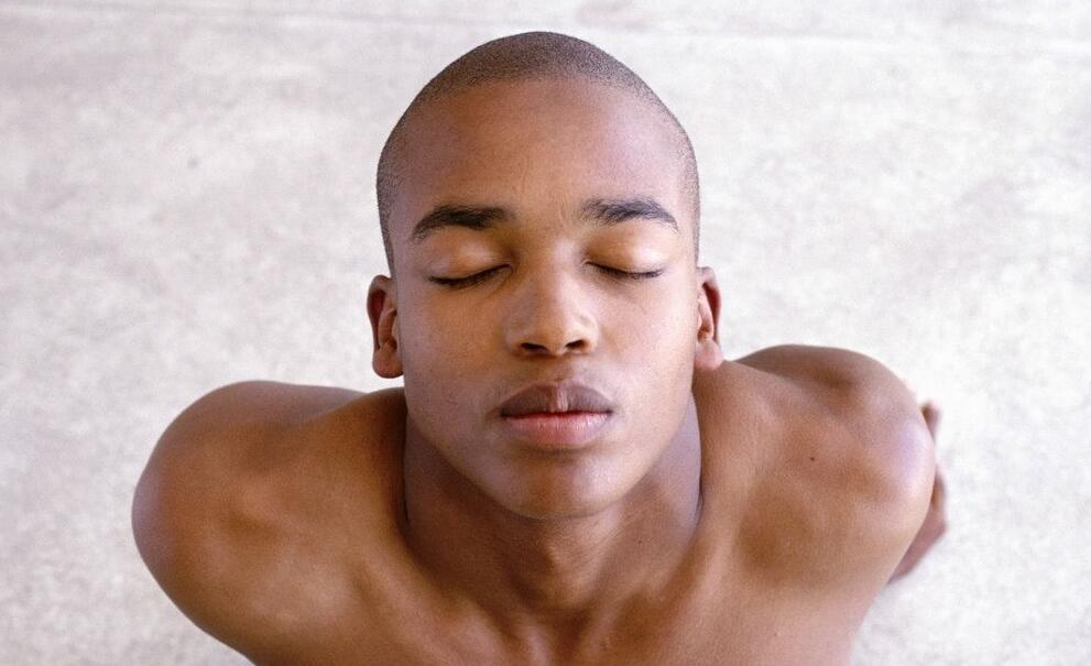 点击大图看下一张：性感黑人帅哥大丁丁图片艺术写真