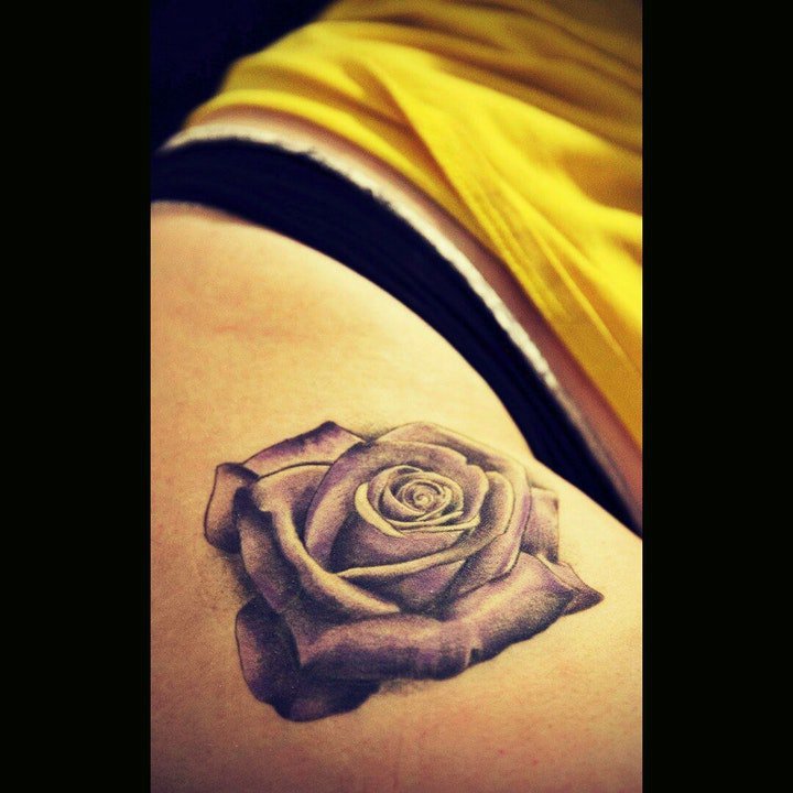 点击大图看下一张：玫瑰图案纹身  娇艳而又美丽的玫瑰纹身图案
