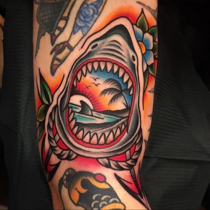 点击大图看下一张：纹身鲨鱼图案 多款可爱卡通的鲨鱼纹身图案欣赏