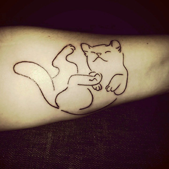 点击大图看下一张：猫纹身图案 身体各部位的小猫纹身图案