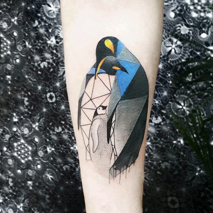 点击大图看下一张：企鹅纹身图  生动而又趣味可爱的企鹅纹身图案