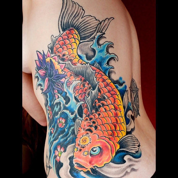 点击大图看下一张：鱼纹身图案 10张身体各部位彩的鱼纹身图案欣赏
