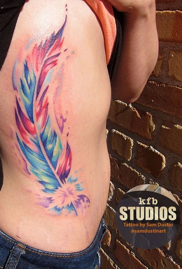 点击大图看下一张：羽毛纹身图  9张轻柔而又精致的羽毛纹身图案