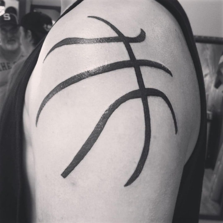 点击大图看下一张：篮球图案纹身   多款热血沸腾的篮球纹身图案