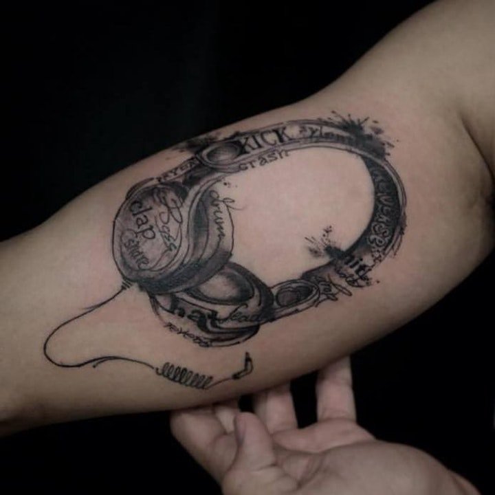 点击大图看下一张：音乐符号纹身   8款婉转动听的音乐主题纹身图案