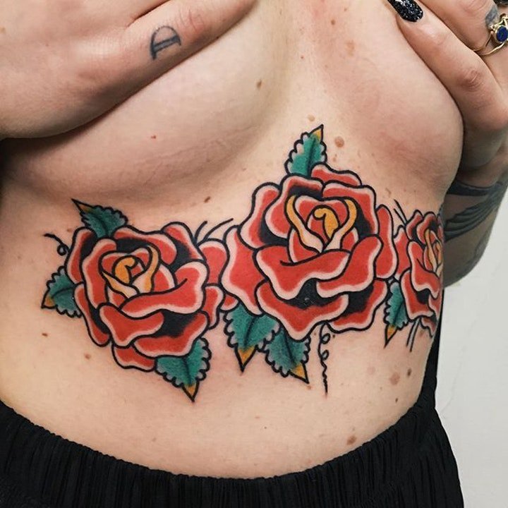 点击大图看下一张：纹身图案玫瑰  9张娇艳而又多姿的玫瑰纹身图案