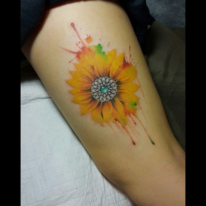 点击大图看下一张：向日葵纹身图案 多款纹身植物向日葵纹身图案10张