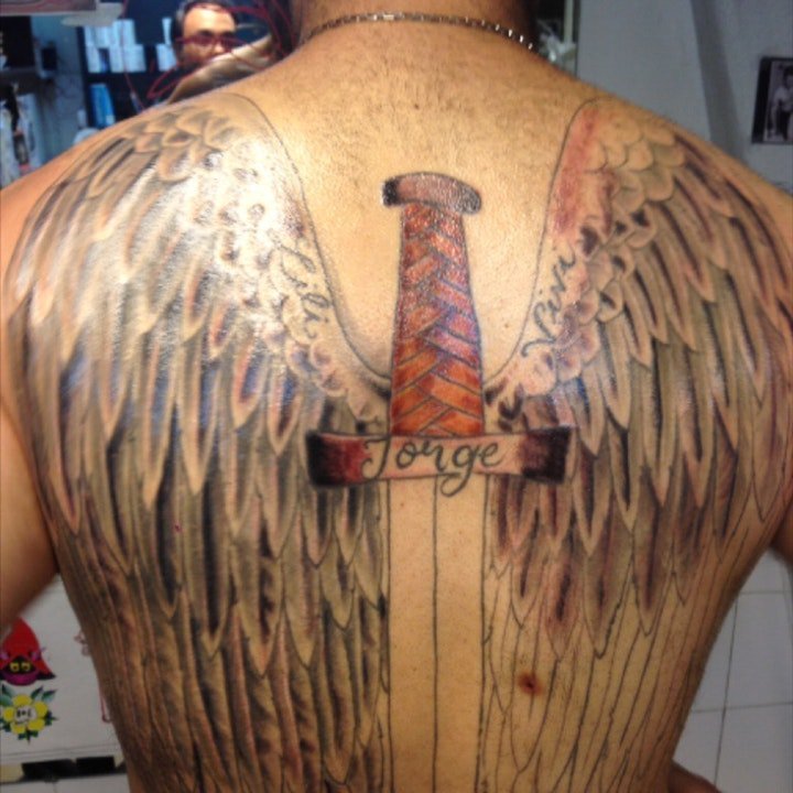 点击大图看下一张：天使翅膀纹身图案 神秘黑灰色调的天使翅膀纹身图案