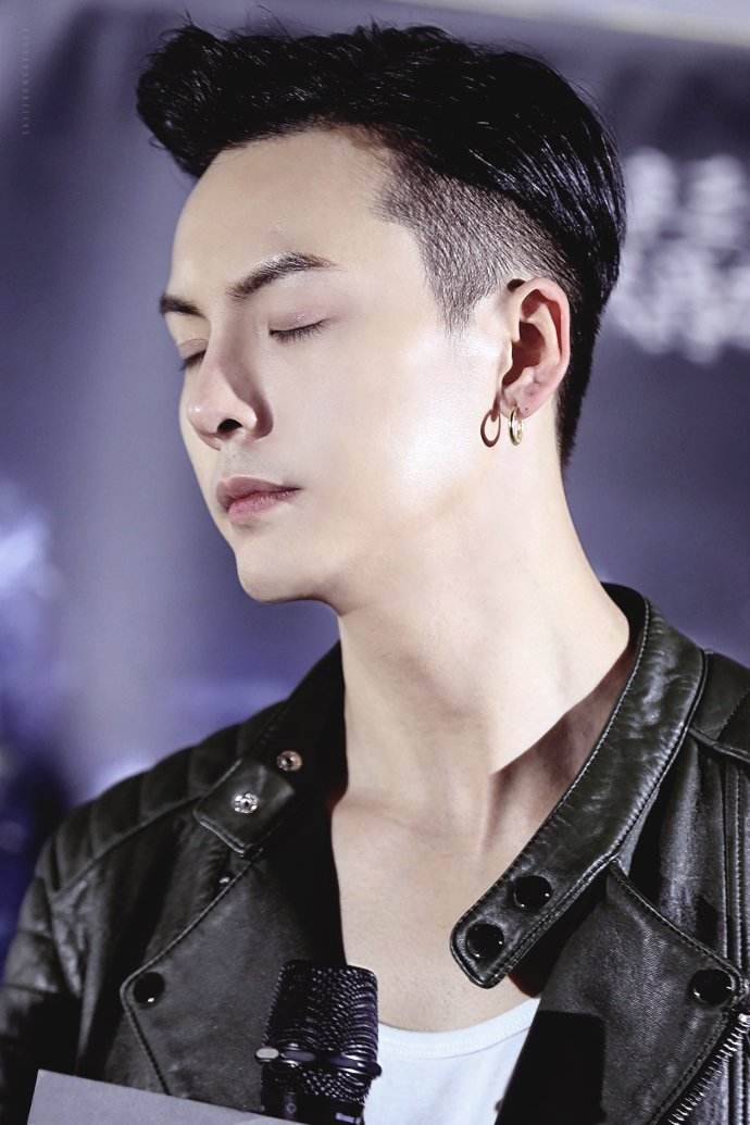 点击大图看下一张：超帅气的明星帅哥生活照图片