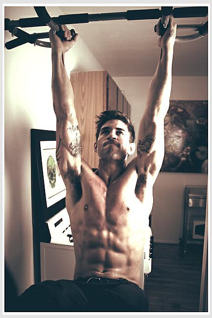 点击大图看下一张：欧美肌肉男模本杰明·戈弗雷性感生活照图片