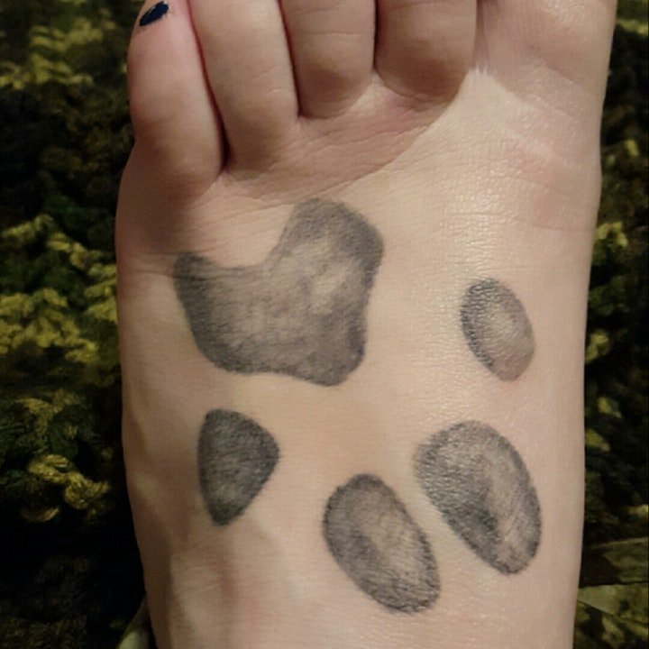 点击大图看下一张：爪纹身图片  9款趣味横生的爪印纹身图案
