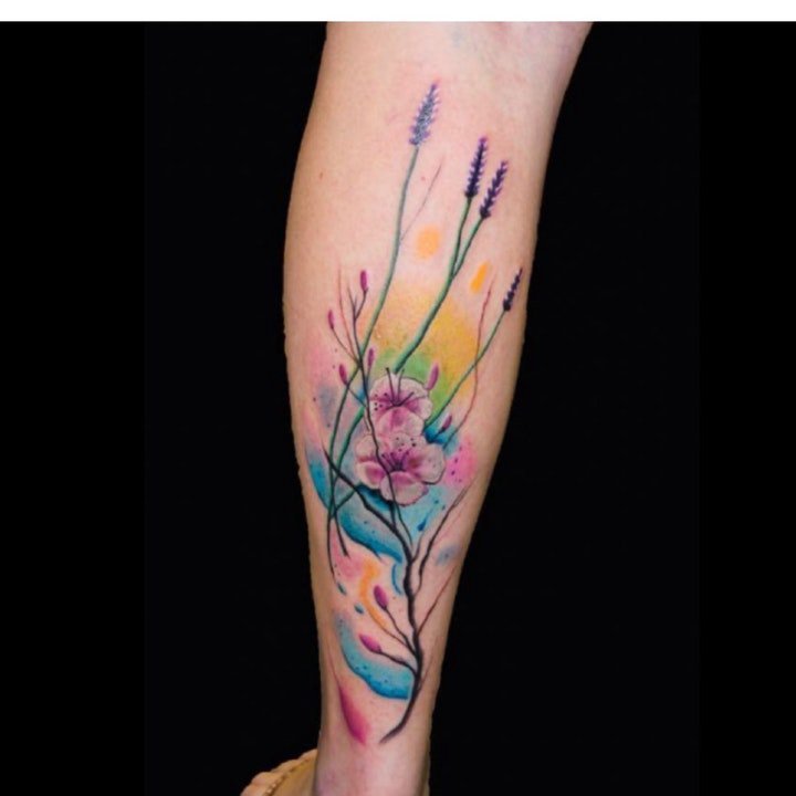 点击大图看下一张：花朵纹身图案 女生身体各处小清新的花朵纹身图案