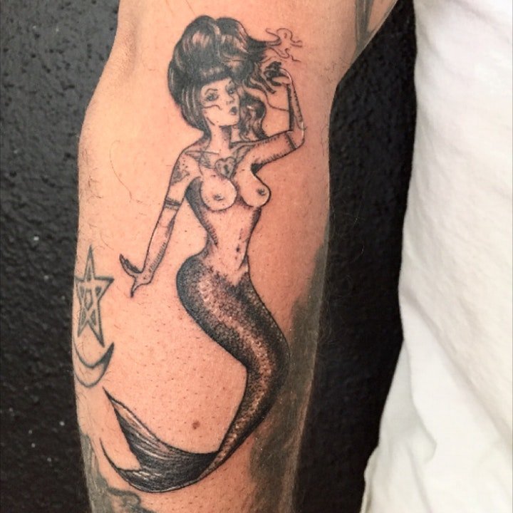 点击大图看下一张：美人鱼纹身图案 美丽性感的彩绘纹身美人鱼纹身图案
