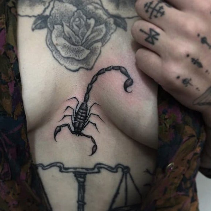 点击大图看下一张：蝎子图片纹身   9款毒辣而又创意的蝎子纹身图案