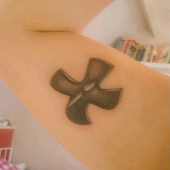 点击大图看下一张：十字架纹身图案 10款宗教风格的十字架纹身图案