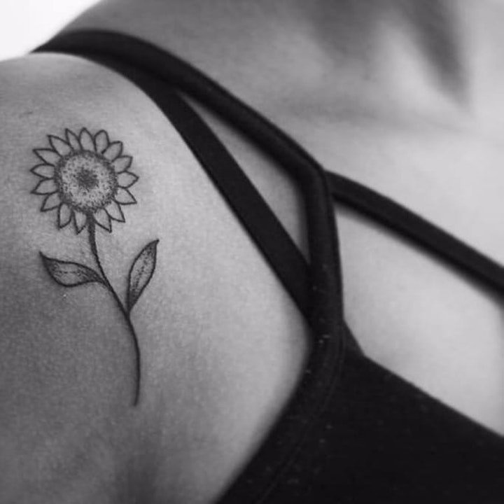 点击大图看下一张：花朵纹身图案 身体各部位彩绘纹身和黑灰纹身植物花朵纹身图案