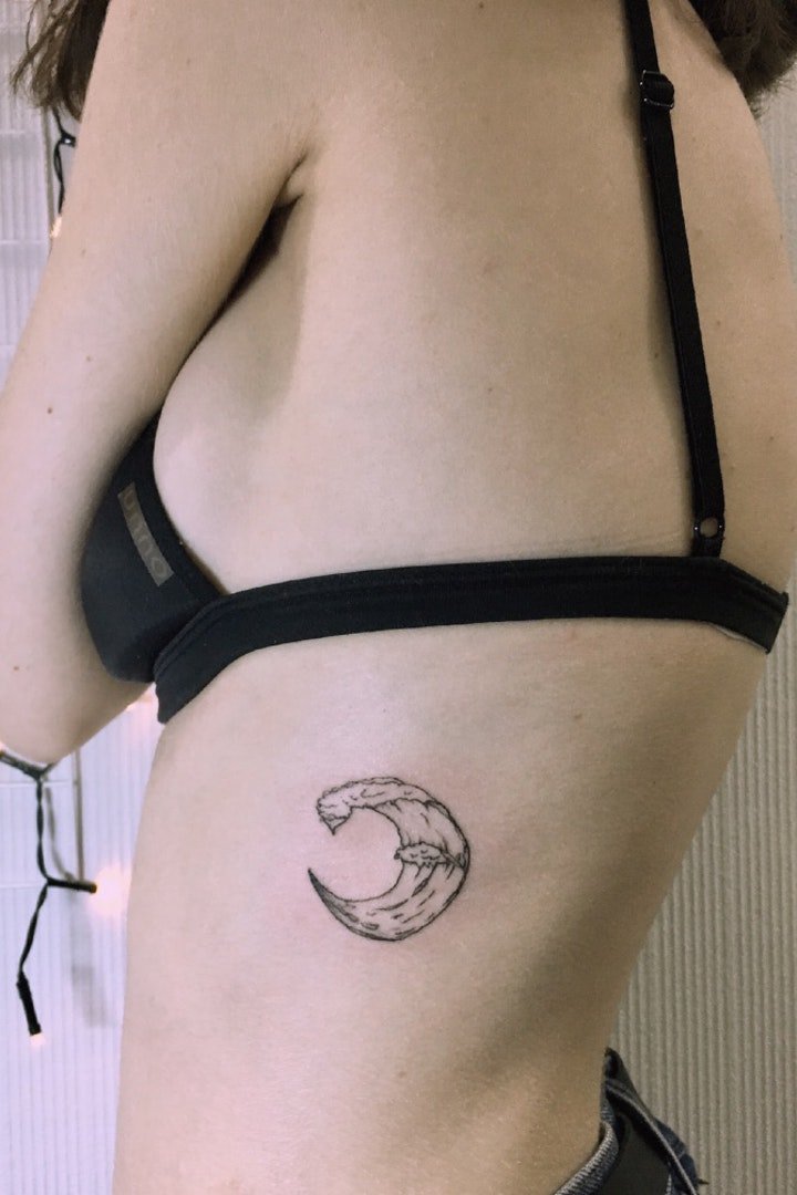 点击大图看下一张：纹身月亮   时尚与技巧并行的月亮月球纹身图案