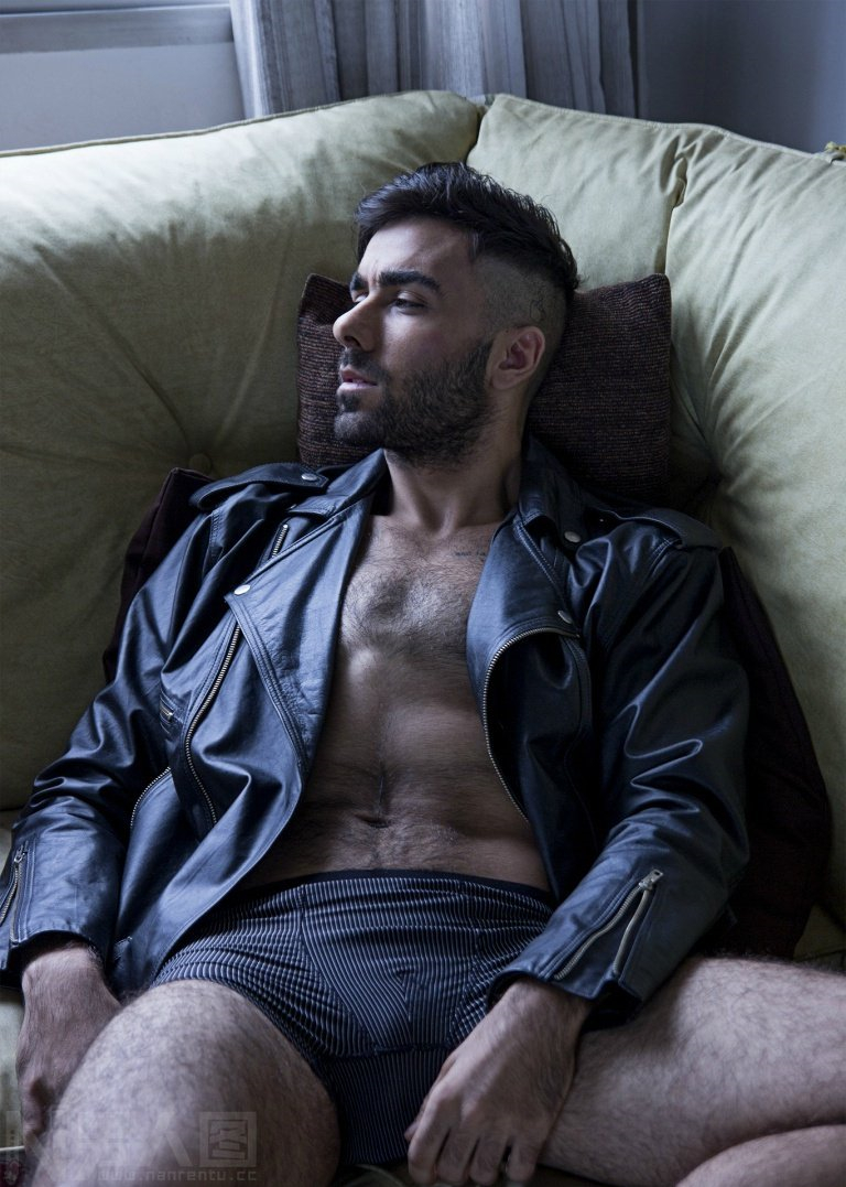 点击大图看下一张：成熟欧美帅哥艺术写真图片12张