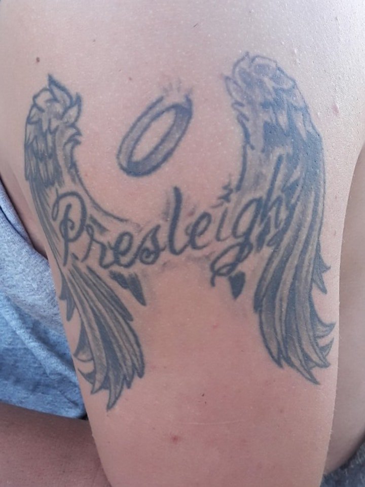 点击大图看下一张：天使翅膀纹身图案 神秘黑灰色调的天使翅膀纹身图案