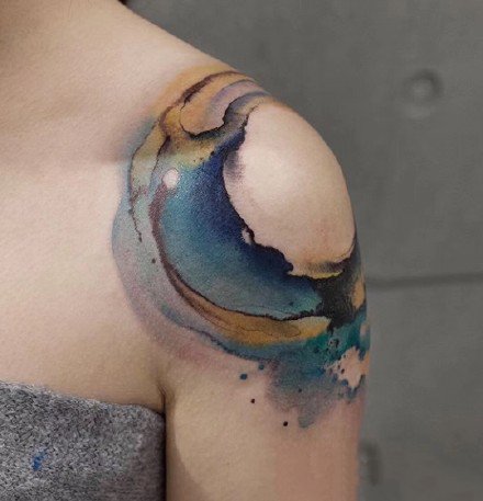 点击大图看下一张：水墨画纹身 肩背部的一组中国风水墨纹身图片
