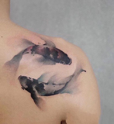 点击大图看下一张：水墨画纹身 肩背部的一组中国风水墨纹身图片