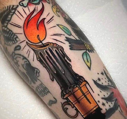 点击大图看下一张：欧美纹身蜡烛 school风格的9张蜡烛纹身图案