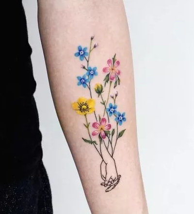 点击大图看下一张：小清新花朵纹身 女神专属的9张花儿纹身图片