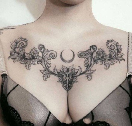 点击大图看下一张：性感花胸纹身 女生胸部性感的肩花和花胸纹身图案