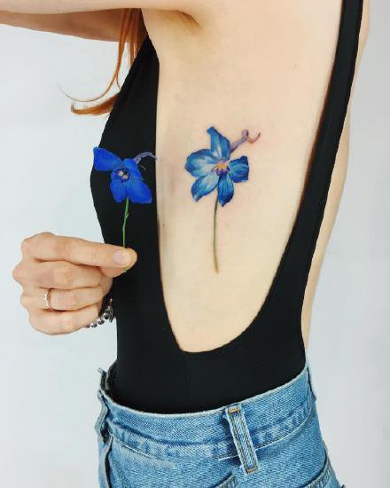 点击大图看下一张：纹身植物图片 很小清新的一组花卉植物纹身图片