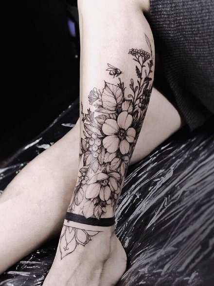 点击大图看下一张：水墨植物图片 水墨风格的一组黑灰植物纹身图片
