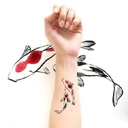 点击大图看下一张：小鱼纹身 很好看的一组纹身小鱼图片欣赏