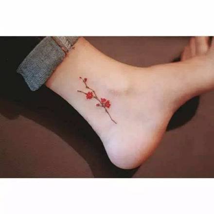 点击大图看下一张：脚踝小纹身 精致的一组女生脚踝处赵小清新的纹身图