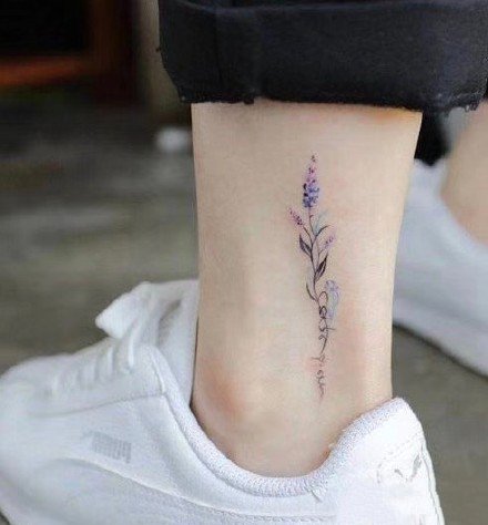 点击大图看下一张：脚踝小纹身 精致的一组女生脚踝处赵小清新的纹身图