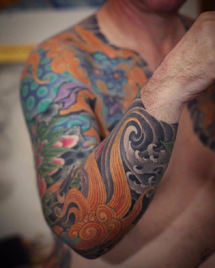 点击大图看下一张：传统纹身图案 27组传统风格的包臂手臂纹身作品图案
