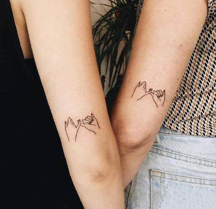 点击大图看下一张：恋人成对纹身 适合情侣的9张小清新纹身图片