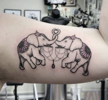 点击大图看下一张：可爱小象纹身 9张很可爱的小象纹身图片欣赏