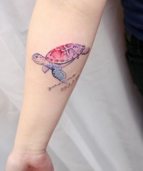 点击大图看下一张：小海龟纹身 很小清新的彩色小海龟纹身图片
