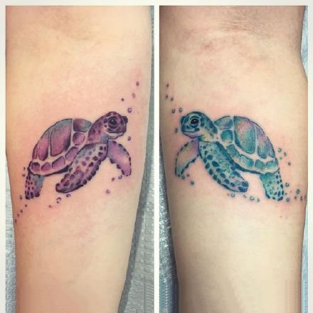 点击大图看下一张：小海龟纹身 很小清新的彩色小海龟纹身图片