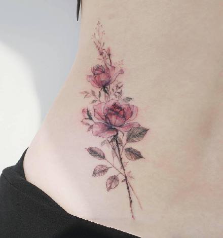 点击大图看下一张：女生花朵纹身 彩色的一组适合女孩子的花卉纹身图片