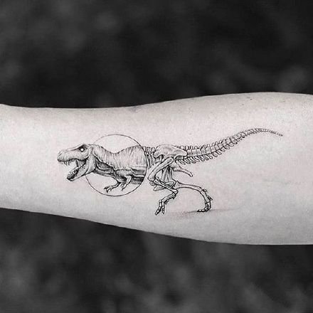 点击大图看下一张：小恐龙纹身 9款卡通风格的小恐龙纹身图片