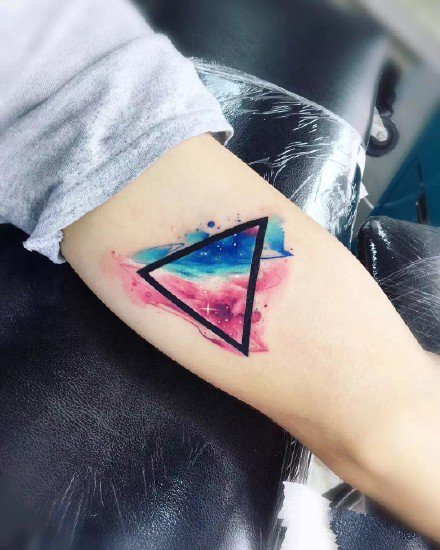 点击大图看下一张:星空纹身 23组梦幻感觉的星空纹身图案